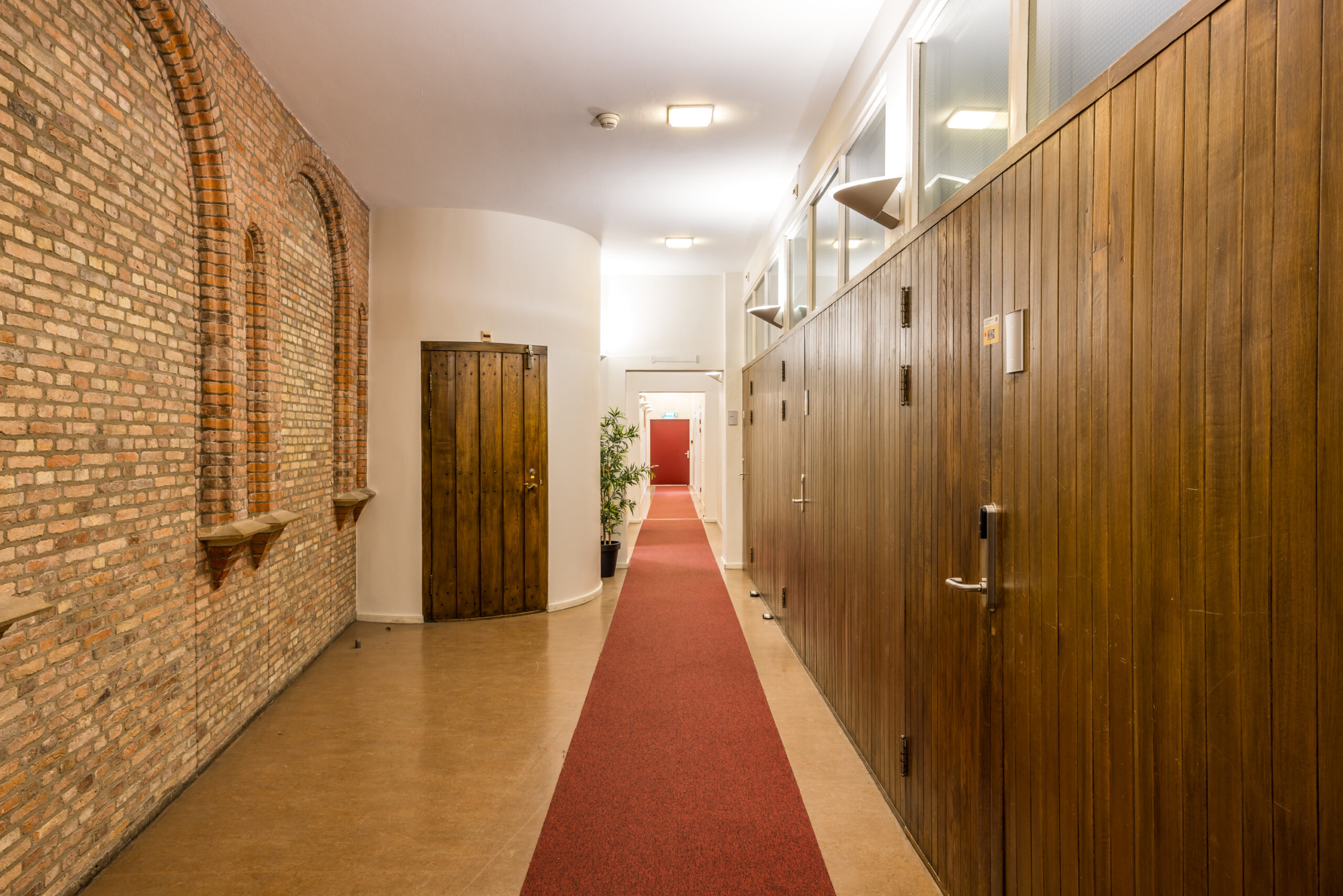 Antikraak werkplekken in voormalig UvA bibliotheekgebouw aan de Singel 425 in Amsterdam