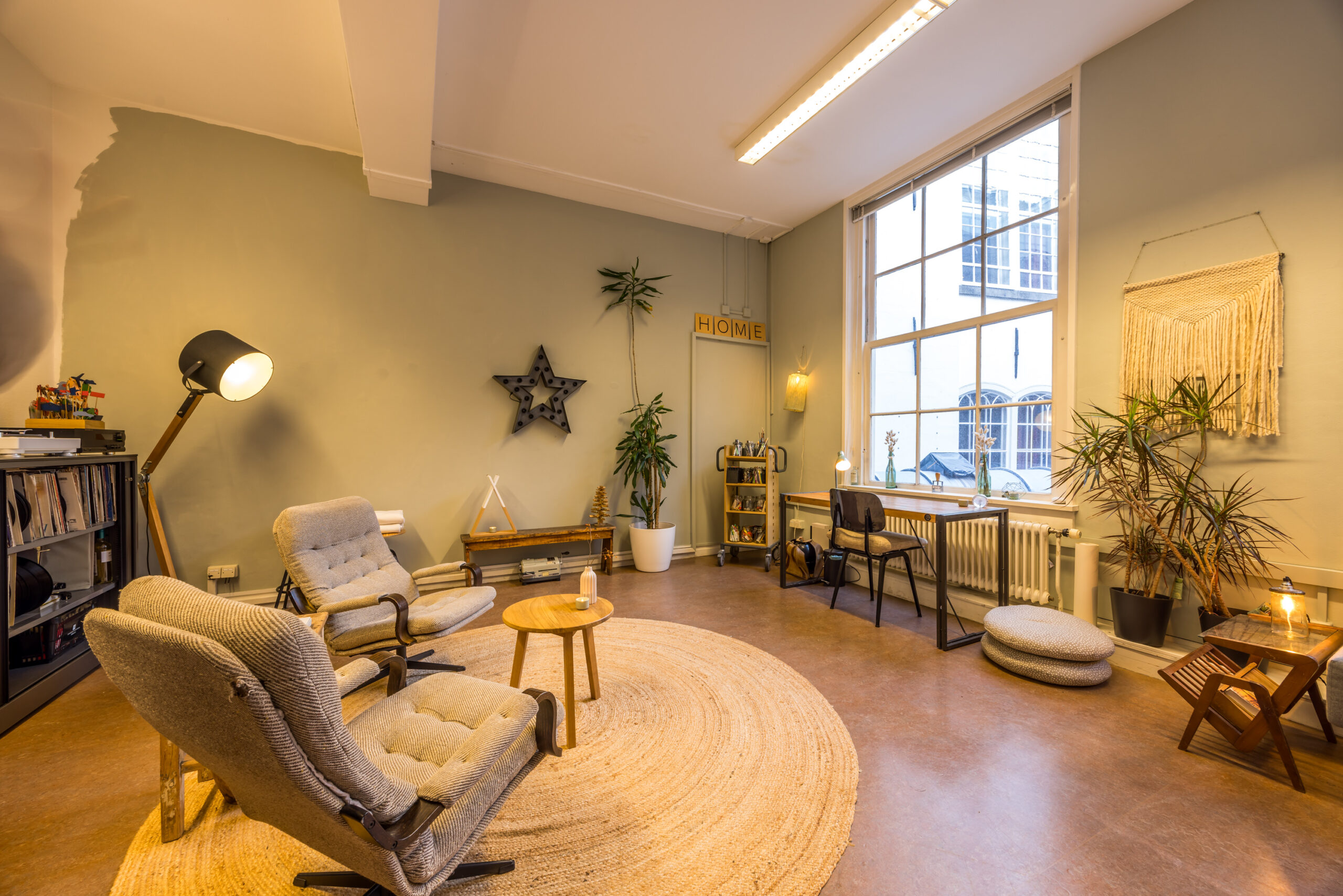 Antikraak werkplekken in voormalig UvA bibliotheekgebouw aan de Singel 425 in Amsterdam