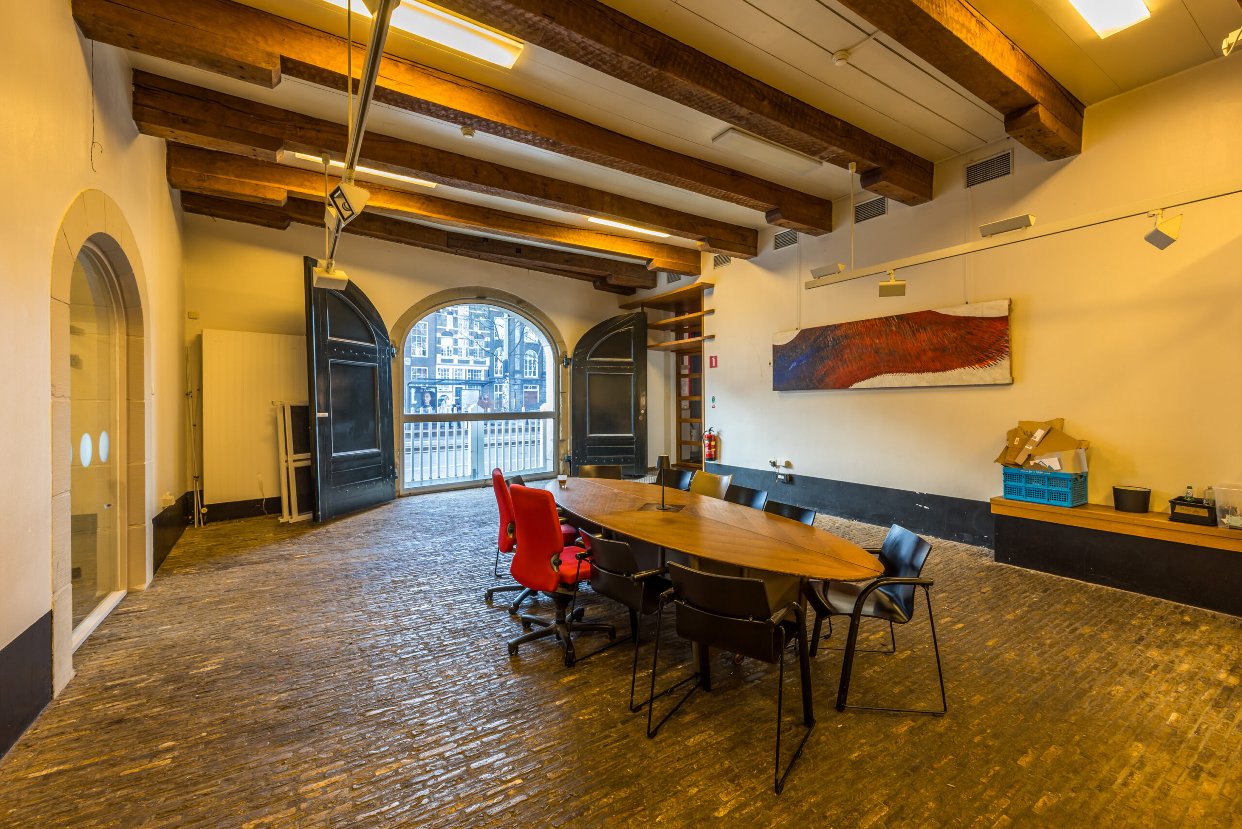 Antikraak werkplekken in voormalig UvA bibliotheekgebouw aan de Singel 425 in Amsterdam