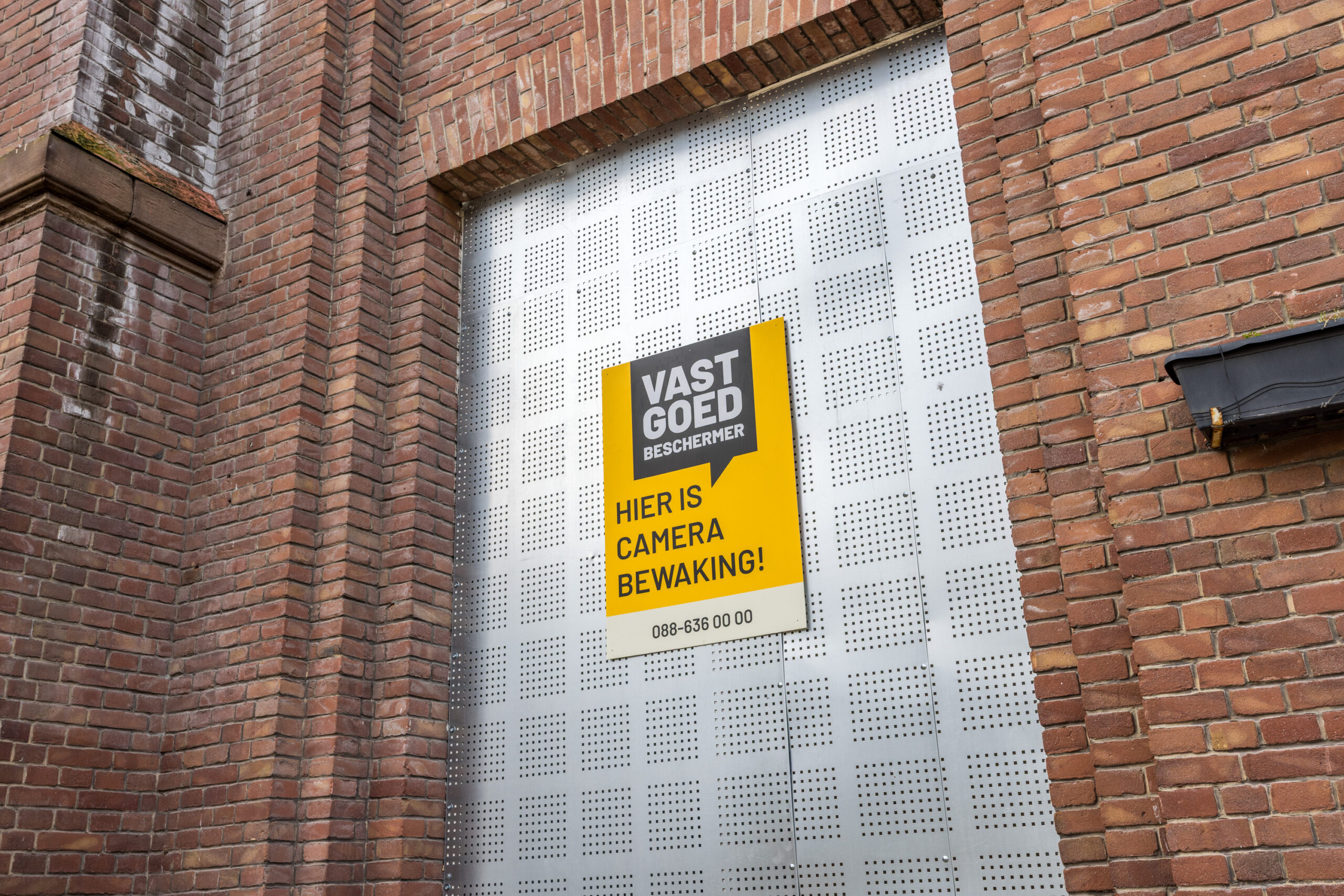 Voormalige school aan de Rauwenhoffstraat 39-41 in Rotterdam is een historisch gebouw uit de jaren 1920 dat oorspronkelijk deel uitmaakte van een school.