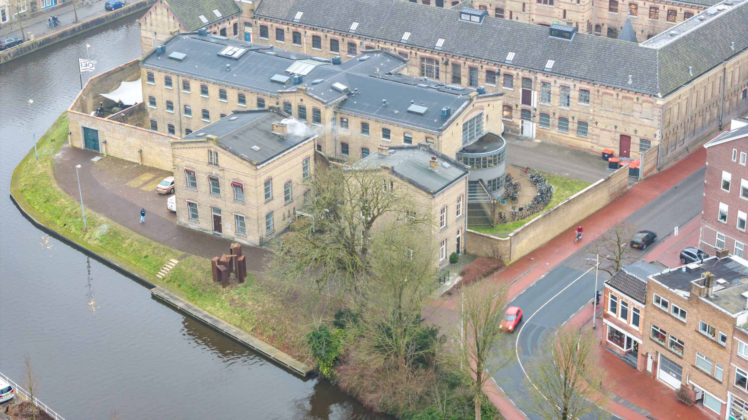 Voormalige directeurswoning Blokhuispoortgevangenis. Leeuwarden, Keizersgracht 2.