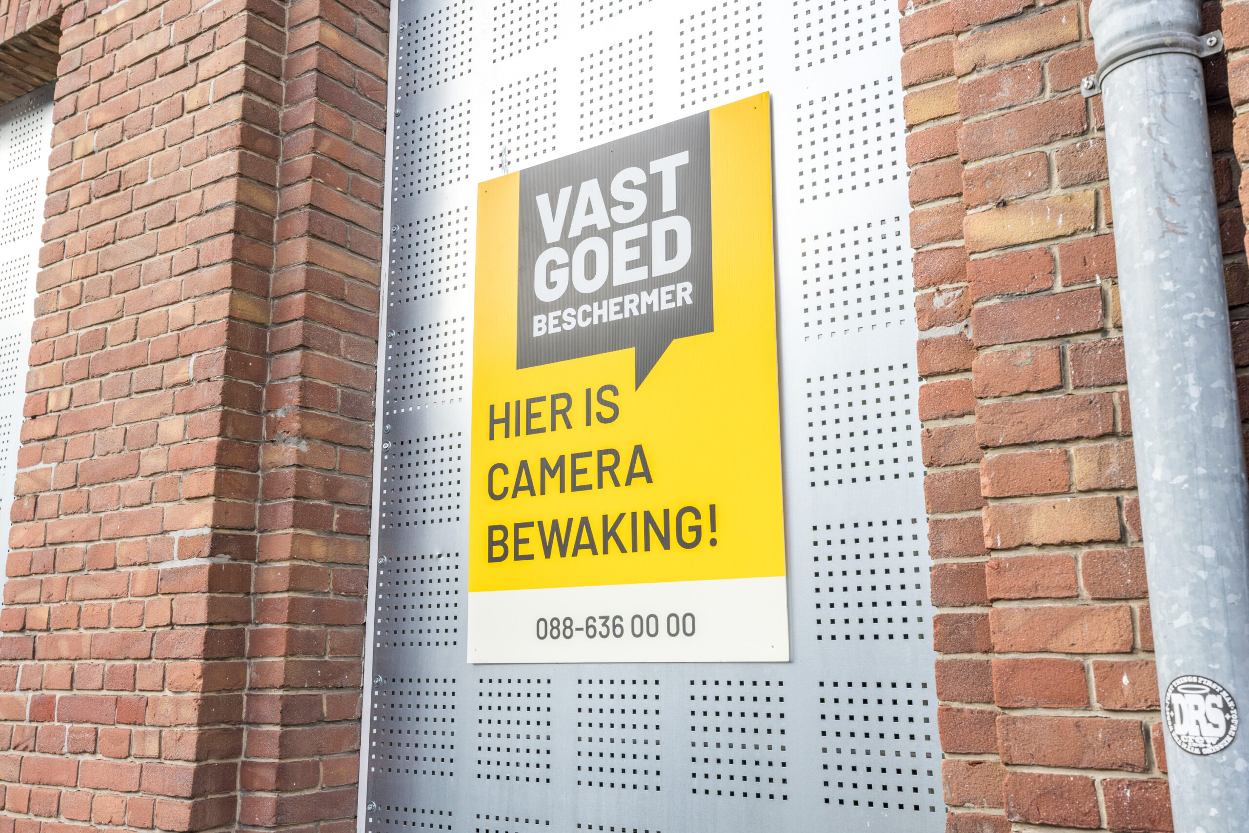 Voormalige school aan de Rauwenhoffstraat 39-41 in Rotterdam is een historisch gebouw uit de jaren 1920 dat oorspronkelijk deel uitmaakte van een school.