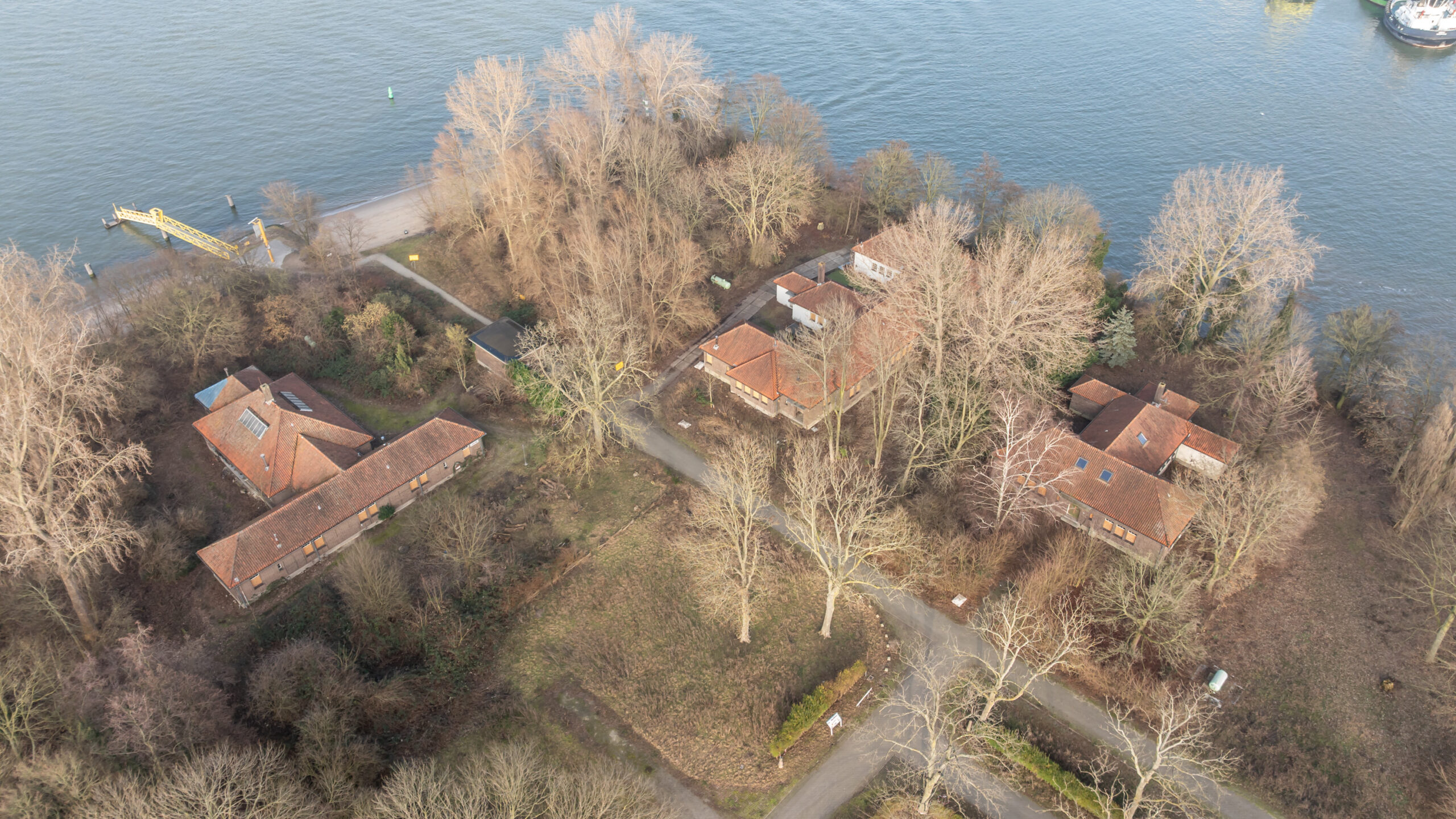 Historisch Quarantaine-terrein Rotterdam havengebied met monumentale gebouwen