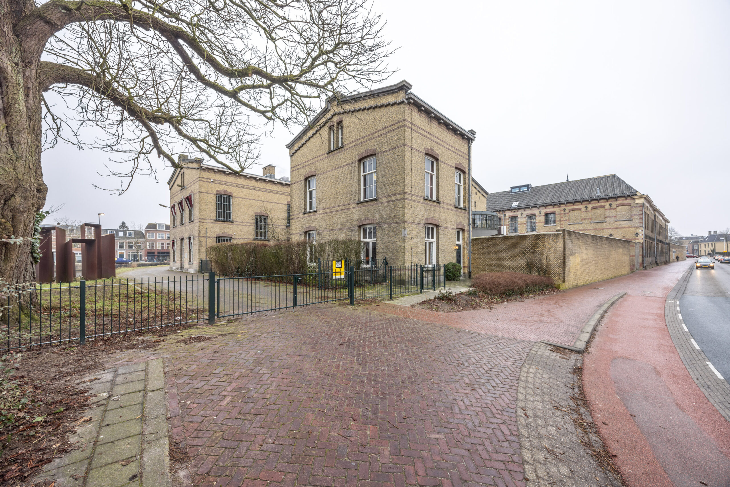 Voormalige directeurswoning Blokhuispoortgevangenis. Leeuwarden, Keizersgracht 2.